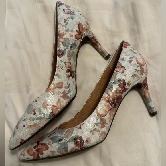 Rockport Total Motion Floral Pump - Picture 4 of 10